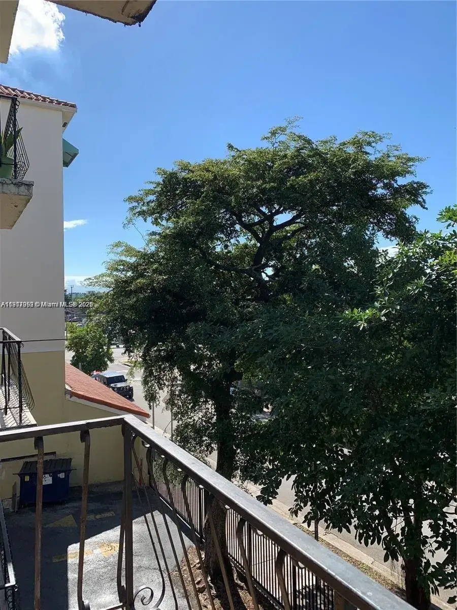 2 bedroom 1 bath Residential Lease for rent at 1478 NW 1st St # 301, Miami FL 33125