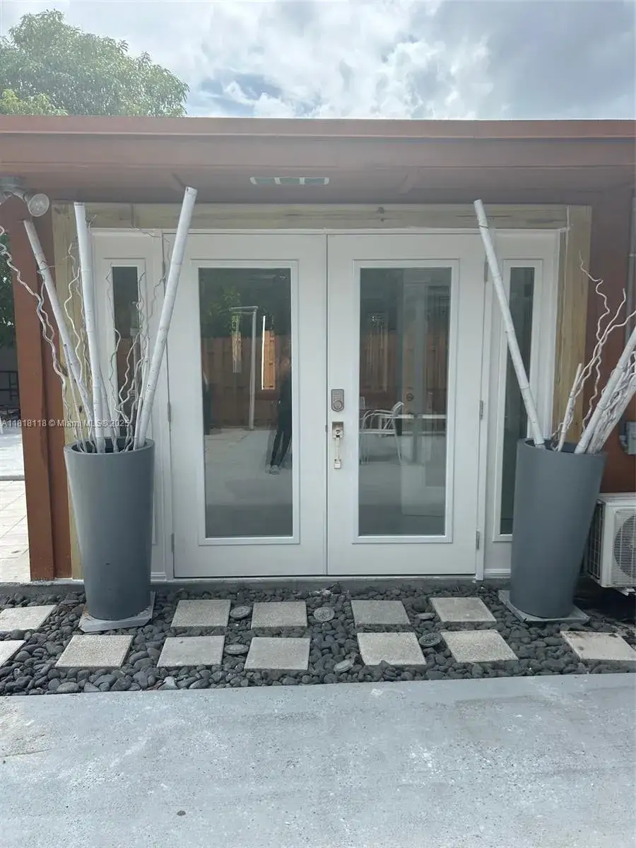 1 bedroom 1 bath Residential Lease for rent at 7441 NW 33rd St # 1, Lauderhill FL 33319