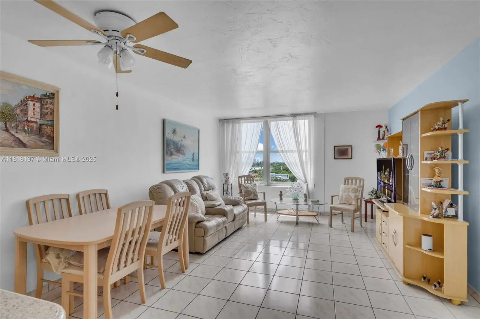 1 bedroom 1 bath Residential for sale at 2899 Collins Ave # 946, Miami Beach FL 33140