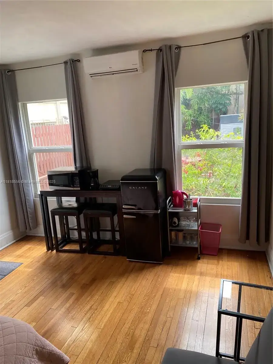 1 bedroom 1 bath Residential Lease for rent at 1710 Michigan Ave, Miami Beach FL 33139