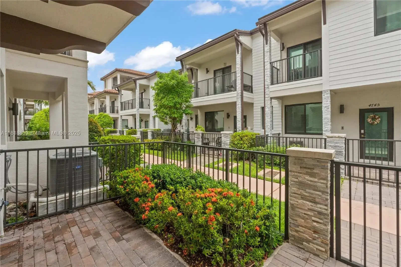 3 bedroom 2 bath Residential Lease for rent at 4746 NW 83rd Pkwy, Doral FL 33166