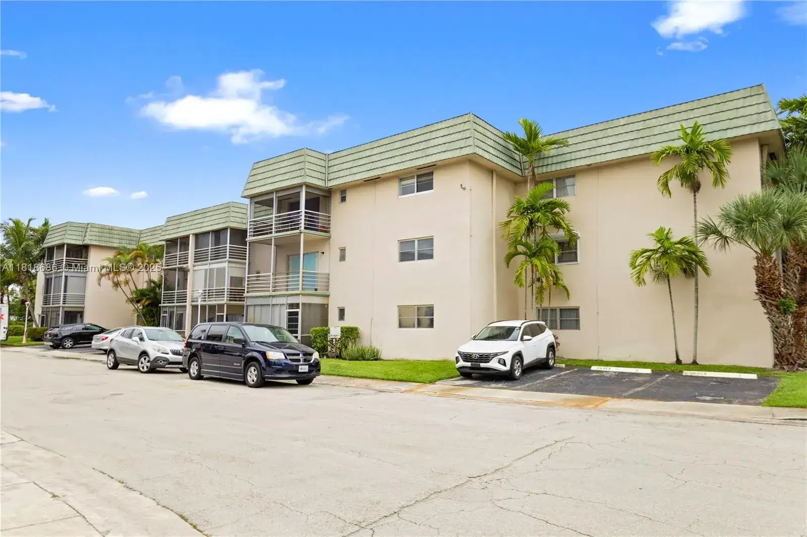 1 bedroom 1 bath Residential for sale at 5790 Stirling # 212, Hollywood FL 33021