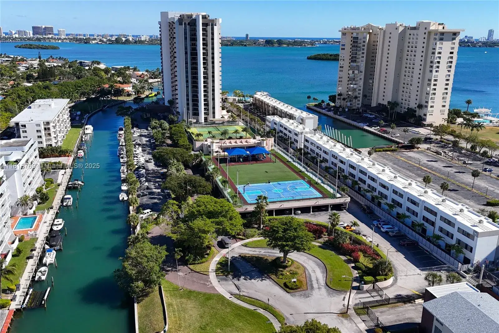 3 bedroom 3 bath Residential for sale at 1800 NE 114th St # 1103, Miami FL 33181