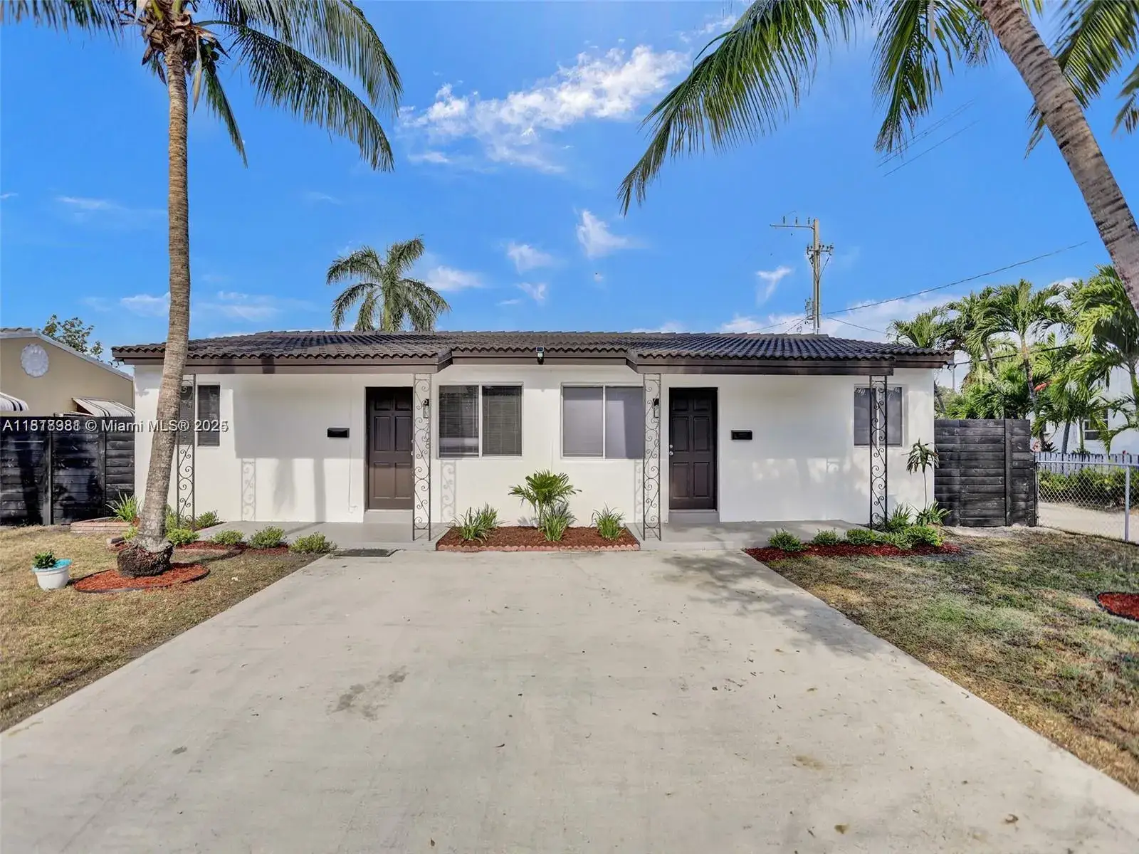 2 bedroom 1 bath Residential Lease for rent at 708 N 20th # 2, Hollywood FL 33020