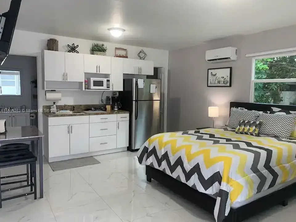 1 bedroom 1 bath Residential Lease for rent at 1762 NW 15th St # 4, Miami FL 33125