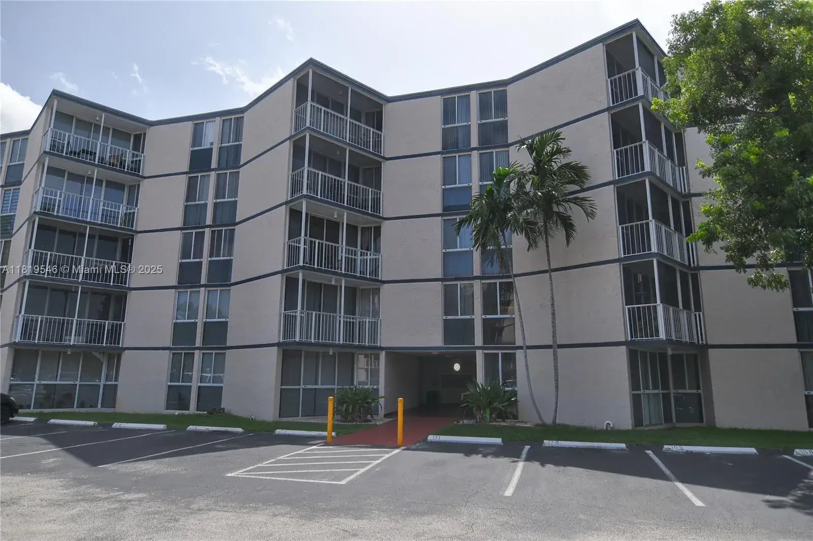 2 bedroom 2 bath Residential for sale at 7125 NW 186th St # B311, Hialeah FL 33015
