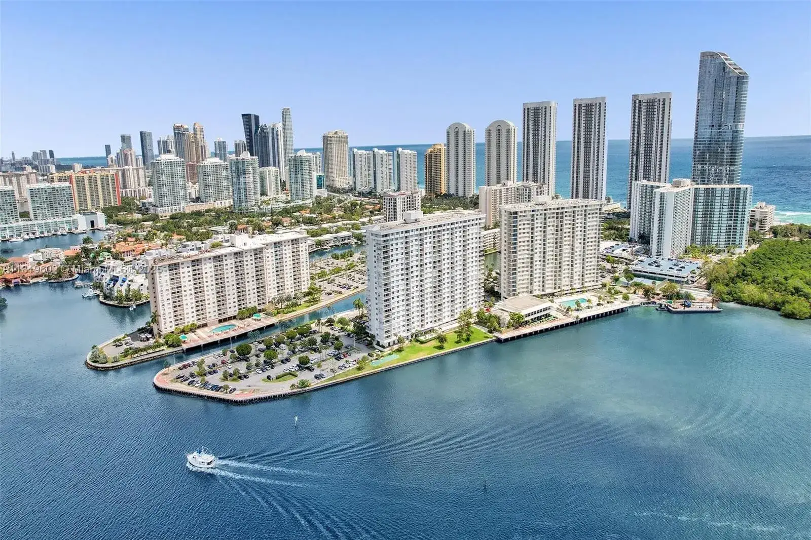 2 bedroom 2 bath Residential for sale at 500 Bayview Dr # 826, Sunny Isles Beach FL 33160