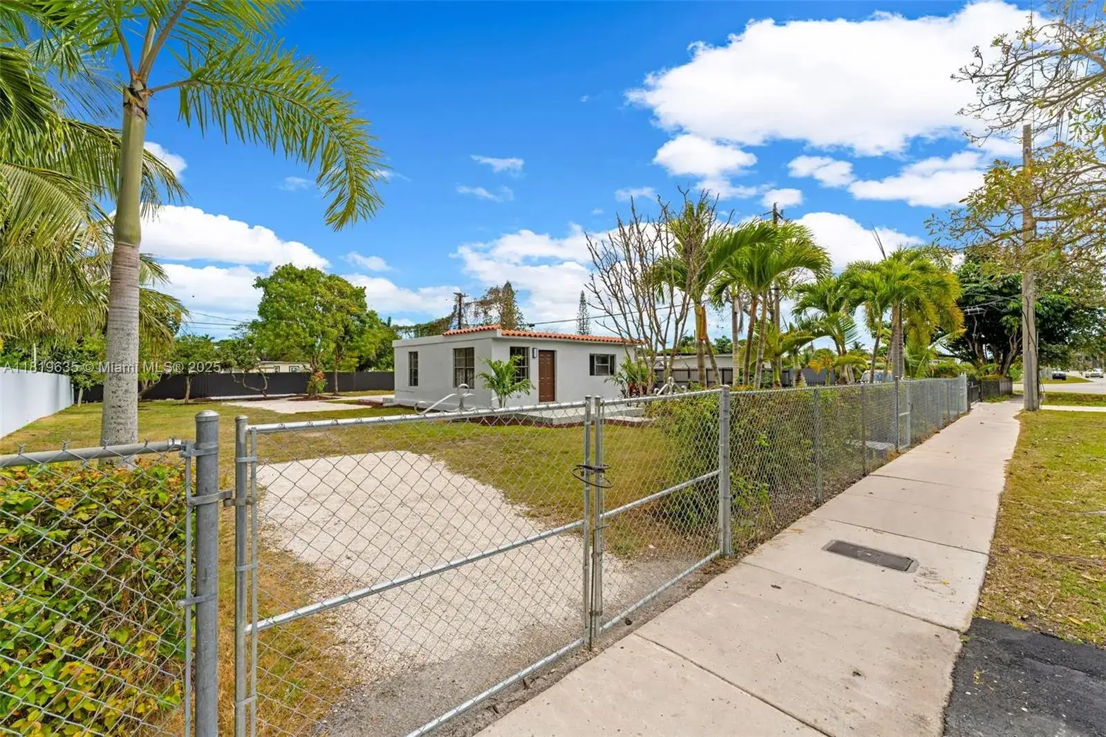 3 bedroom 1 bath Residential for sale at 29035 SW 157th Ave, Homestead FL 33033