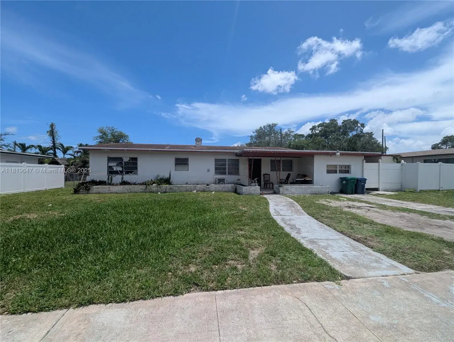 2 bedroom 2 bath Residential for sale at 950 NE 172nd St, Miami FL 33162