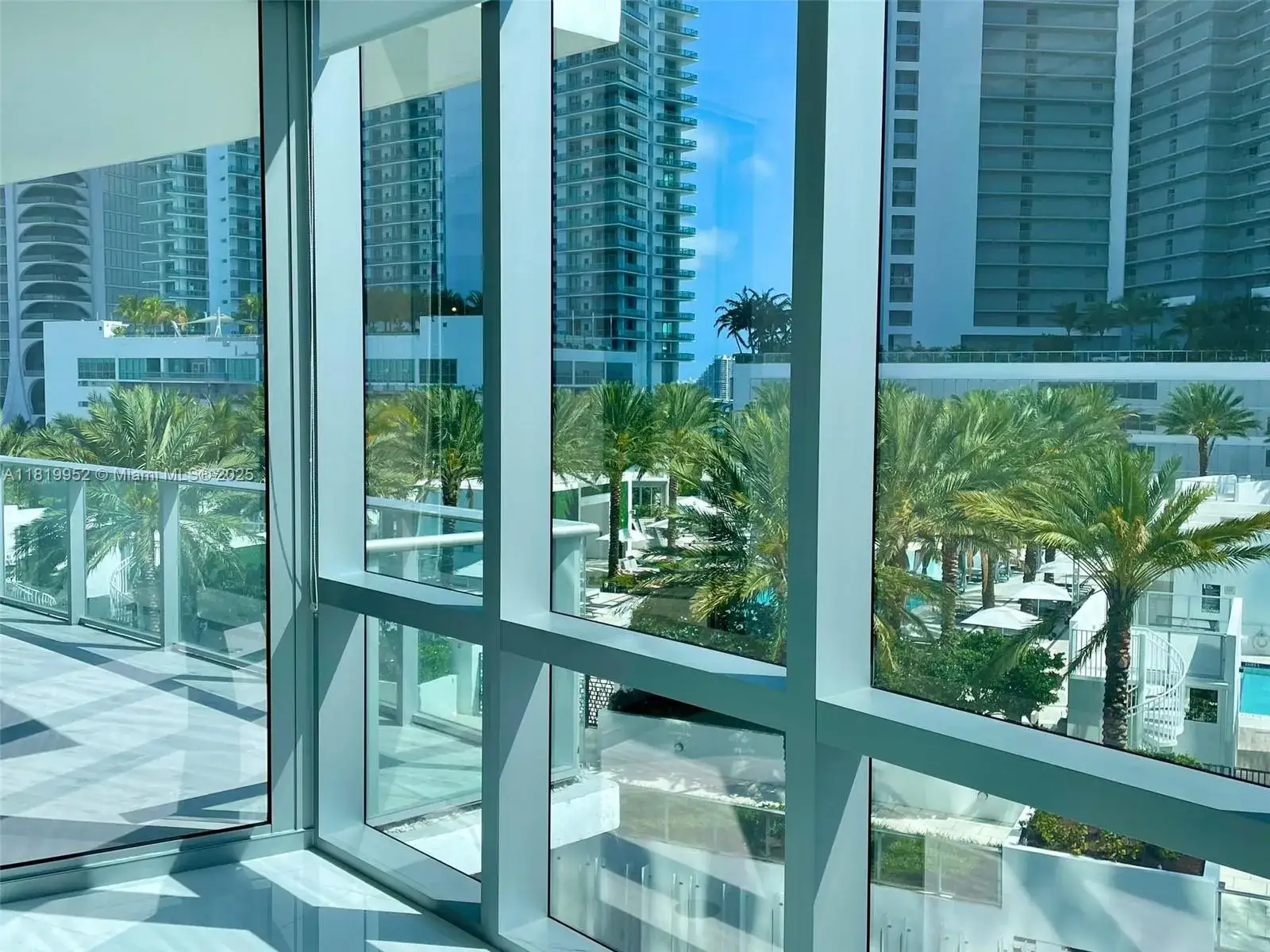 2 bedroom 3 bath Residential Lease for rent at 851 NE 1st Ave # 909, Miami FL 33132
