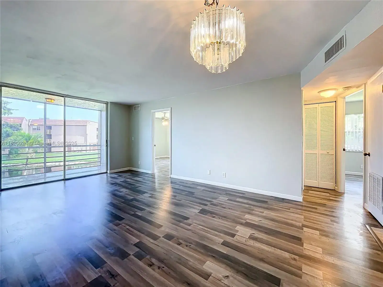 2 bedroom 2 bath Residential for sale at 9850 Sunrise Lakes Blvd # 212, Sunrise FL 33322