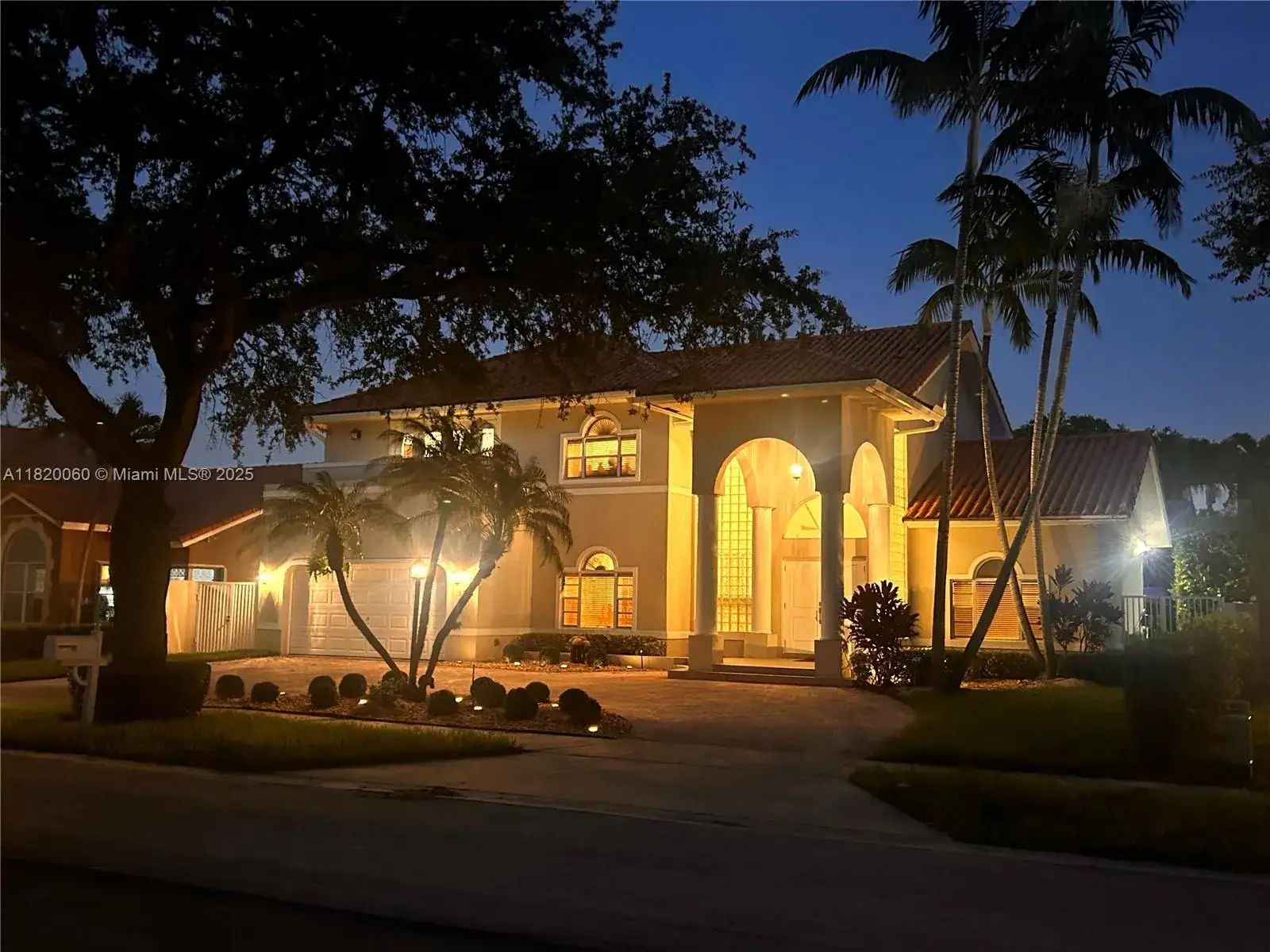4 bedroom 3 bath Residential for sale at 16725 NW 84th Ct, Miami Lakes FL 33016