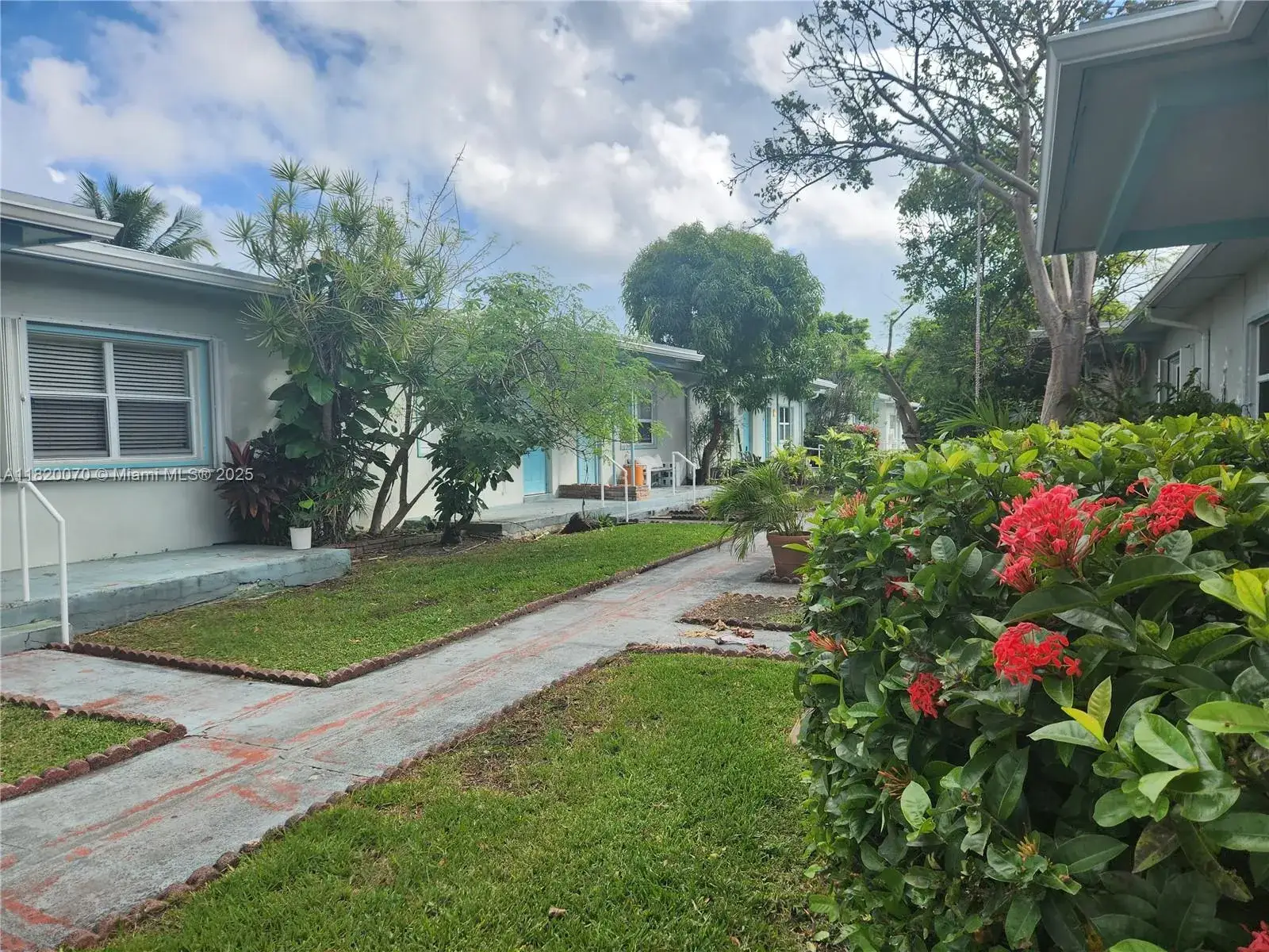 1 bedroom 1 bath Residential for sale at 1239 Marseille Dr # 4, Miami Beach FL 33141