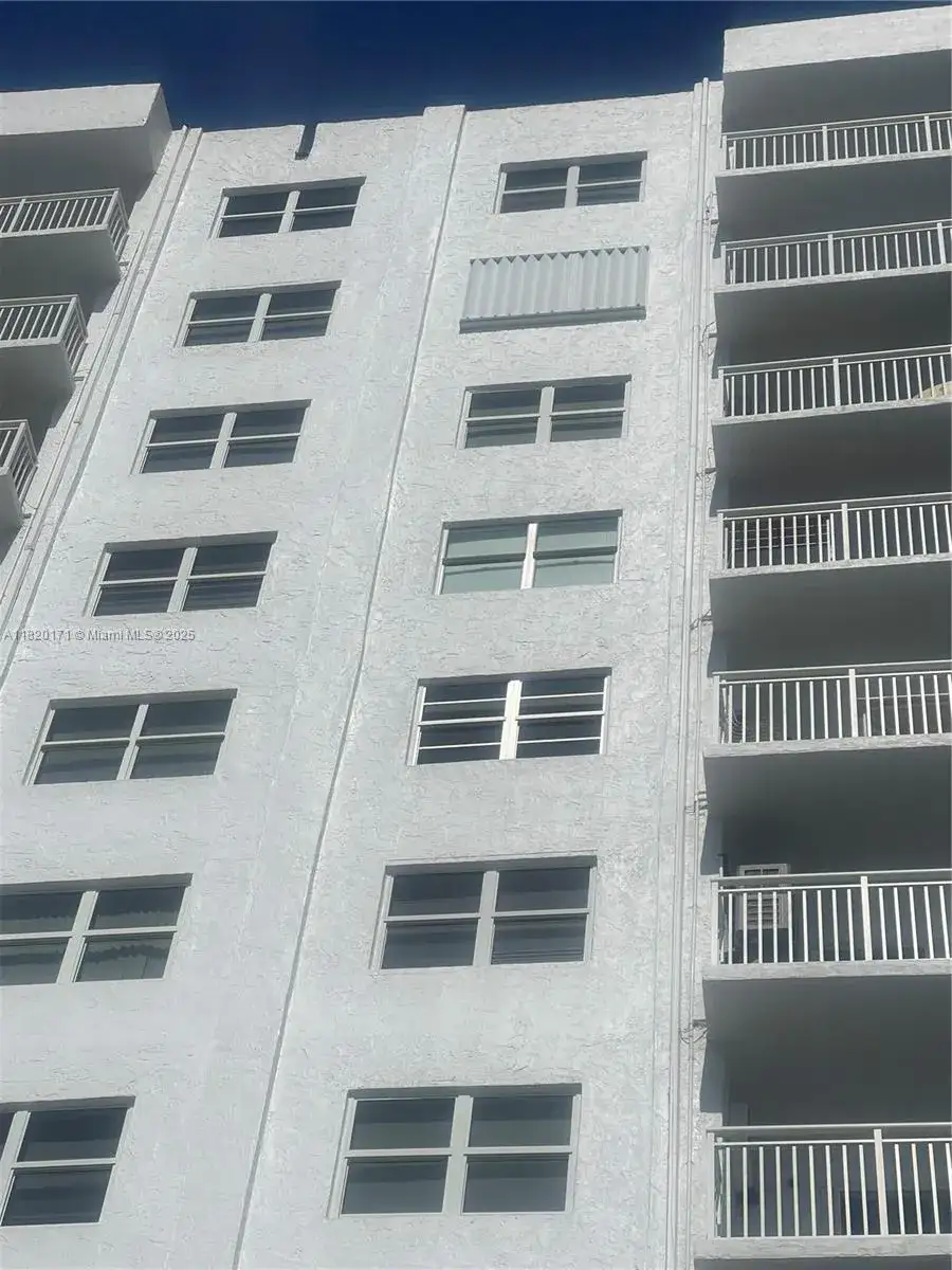 1 bedroom 1 bath Residential for sale at 200 S Birch Rd # 206, Fort Lauderdale FL 33316
