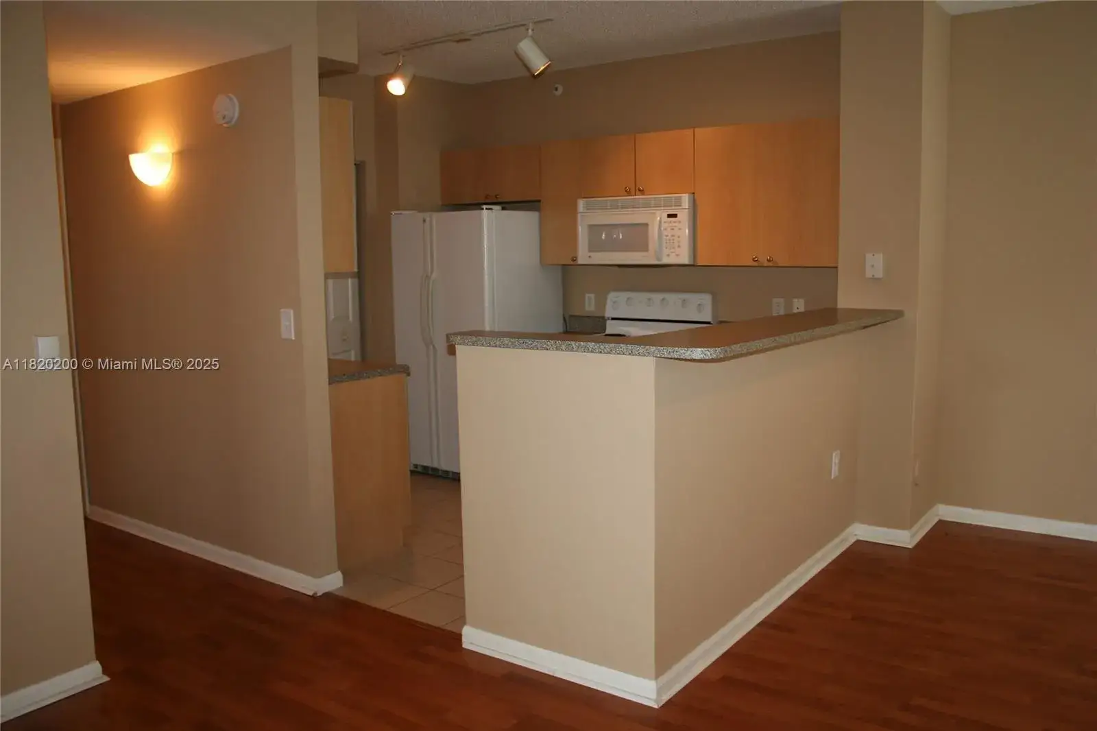 1 bedroom 1 bath Residential Lease for rent at 7930 N NOB HILL RD # 107, Tamarac FL 33321