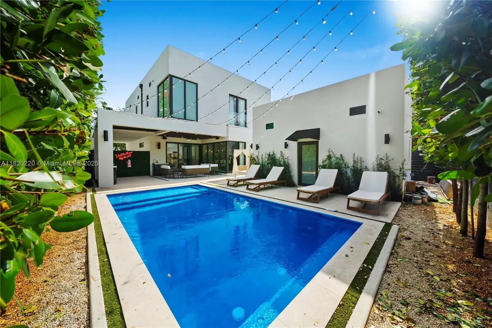6 bedroom 5 bath Residential Lease for rent at 550 NW 42nd St, Miami FL 33127