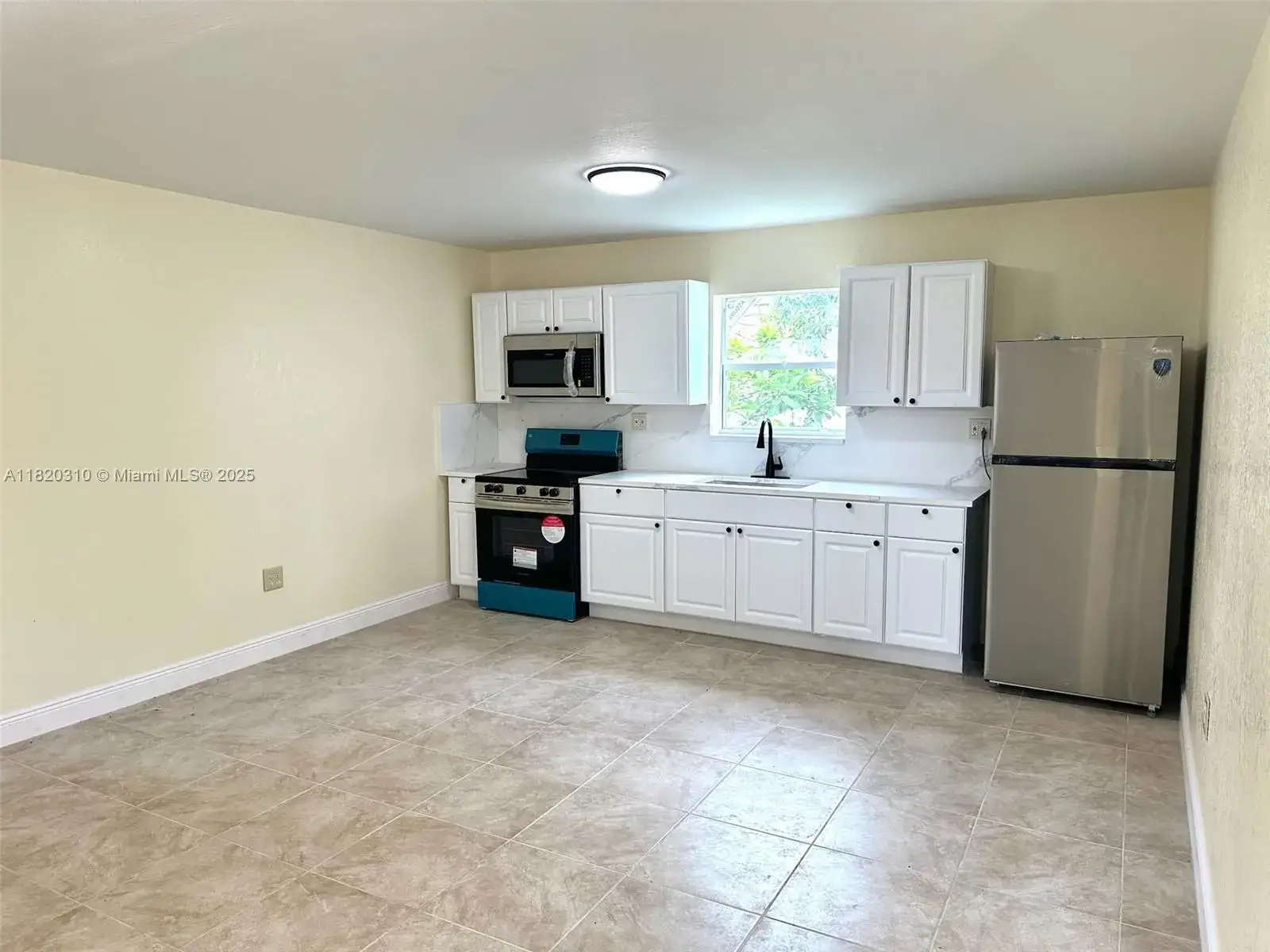 2 bedroom 2 bath Residential Lease for rent at 17625 SW 160th Ave, Miami FL 33187