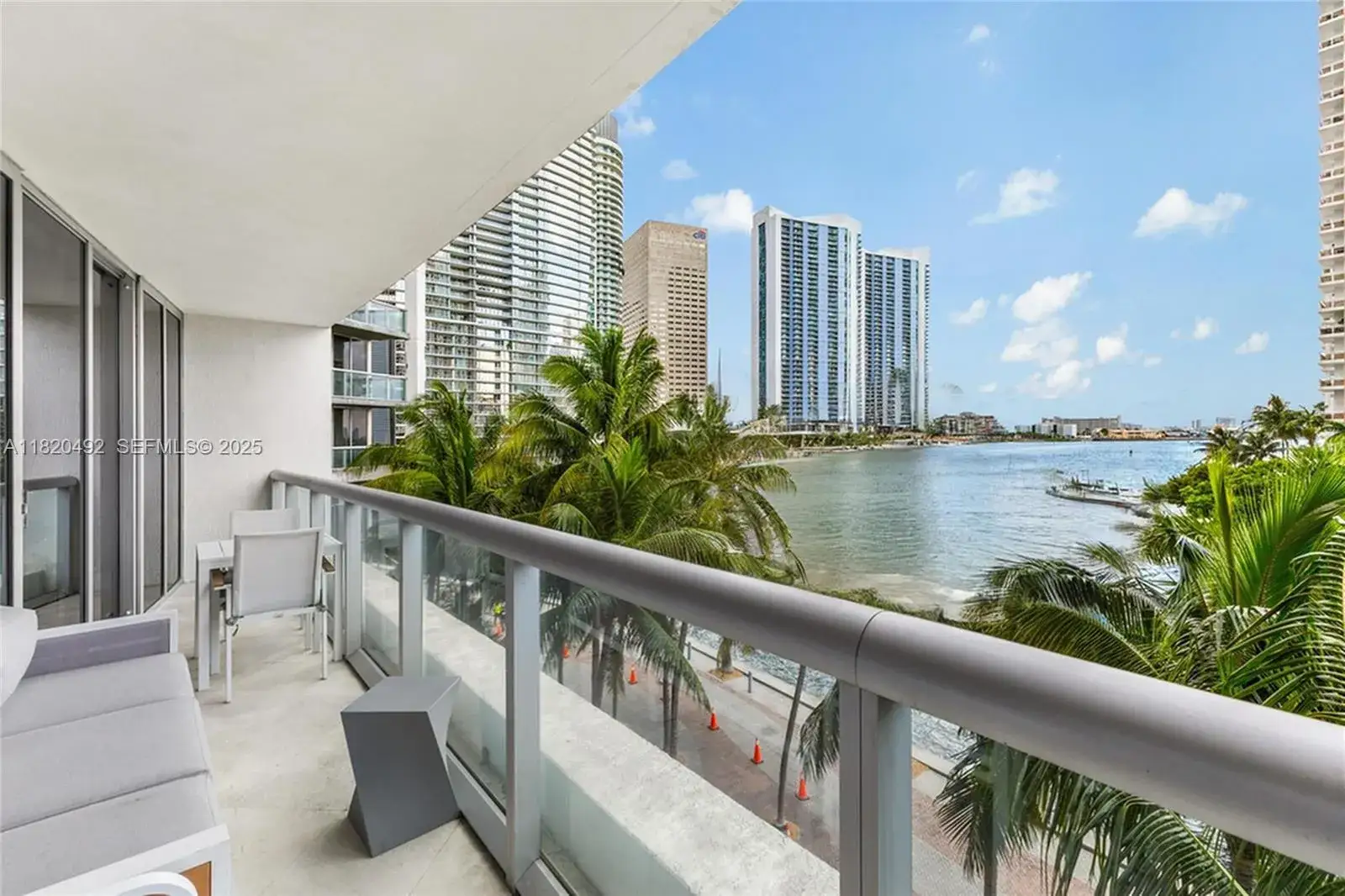 1 bedroom 1 bath Residential for sale at 465 Brickell Ave # 417, Miami FL 33131