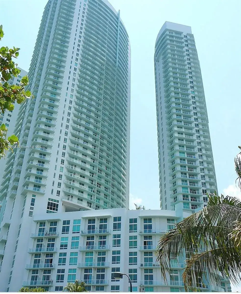 1 bedroom 1 bath Residential Lease for rent at 1900 N Bayshore Dr # 2209, Miami FL 33132