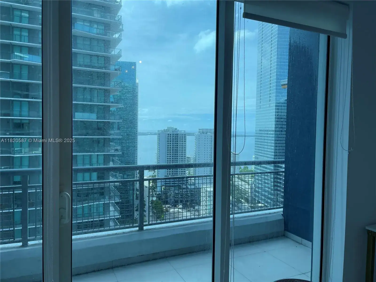 1 bedroom 1 bath Residential for sale at 60 SW 13th St # 2606, Miami FL 33130