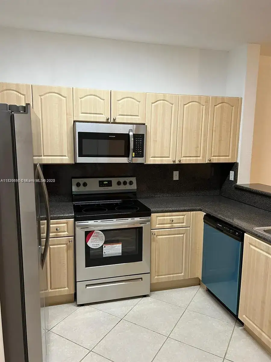 3 bedroom 2 bath Residential for sale at 2758 SE 17th Ave # 102, Homestead FL 33035
