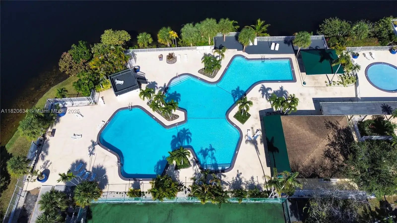 2 bedroom 2 bath Residential for sale at 7034 SW 112th Ct, Miami FL 33173