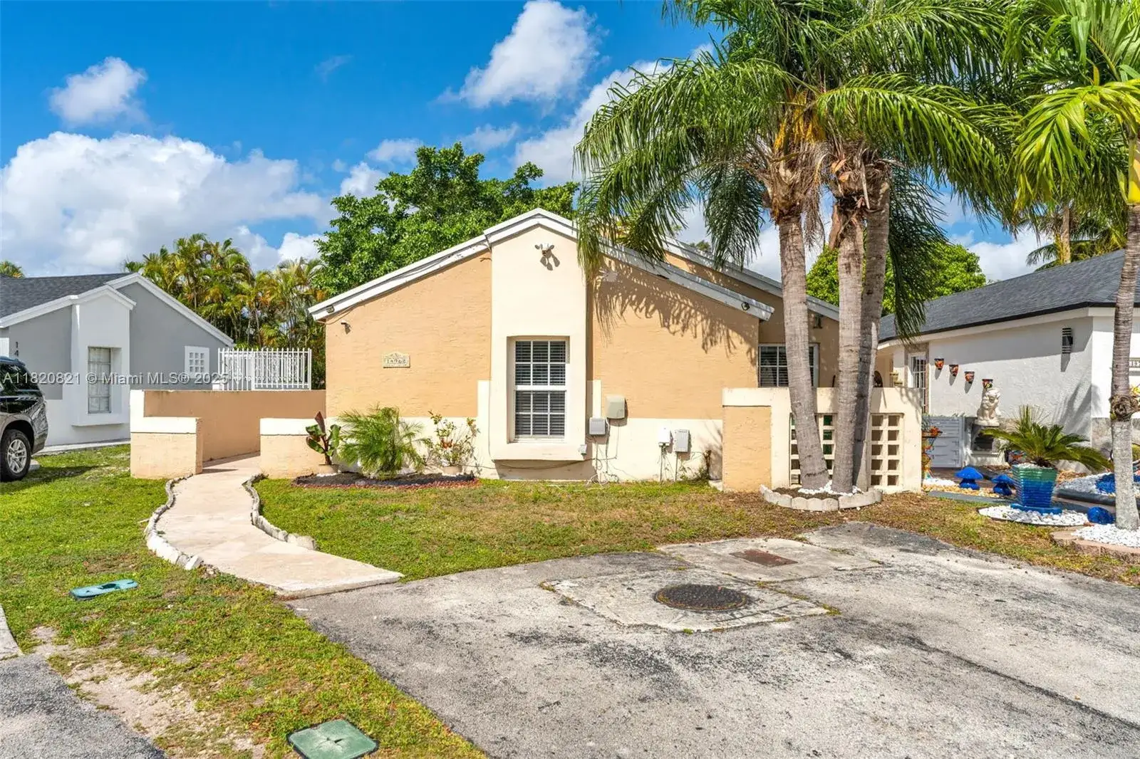 3 bedroom 2 bath Residential for sale at 14968 SW 74th Ter, Miami FL 33193