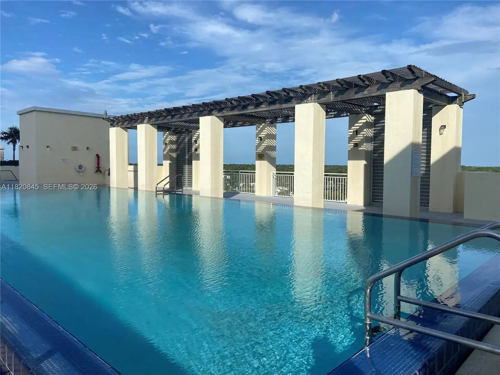 1 bedroom 2 bath Residential for sale at 7275 SW 90th Way # 405, Miami FL 33156