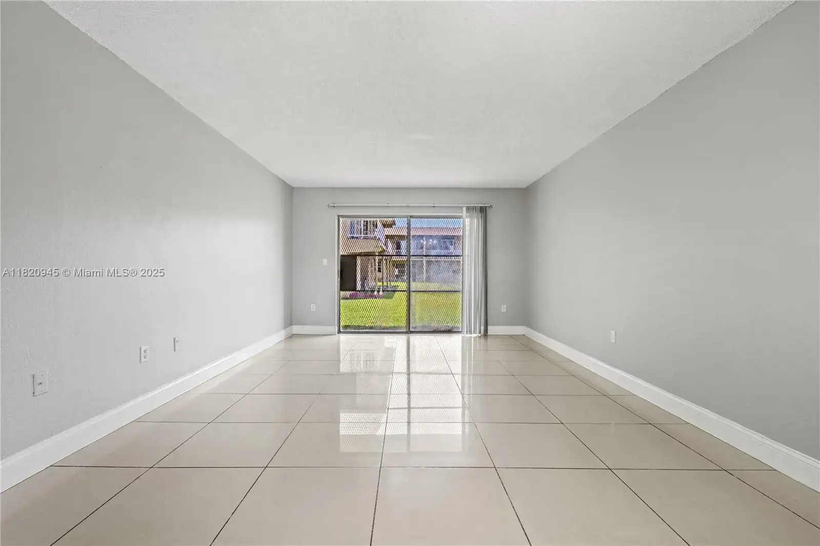 1 bedroom 1 bath Residential Lease for rent at 301 NW 177th St # 104, Miami Gardens FL 33169