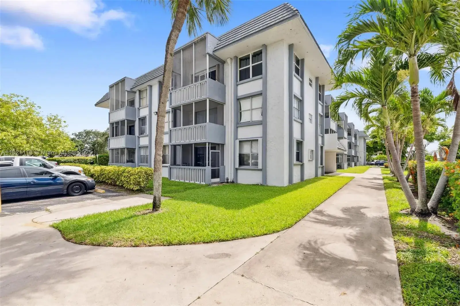 2 bedroom 2 bath Residential for sale at 6705 NW 169th St # C310, Hialeah FL 33015