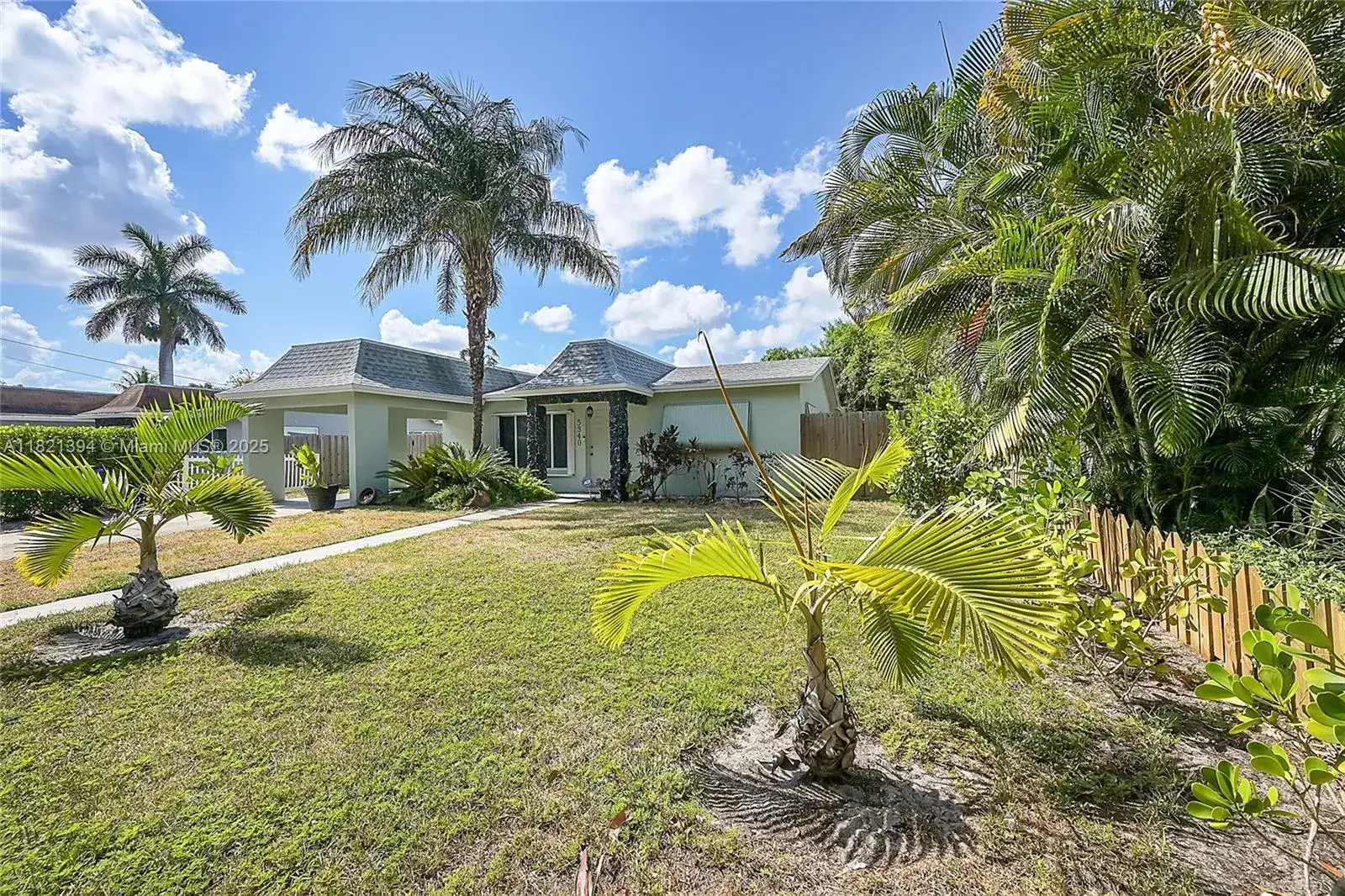 2 bedroom 2 bath Residential for sale at 5340 SW 11th St, Margate FL 33068