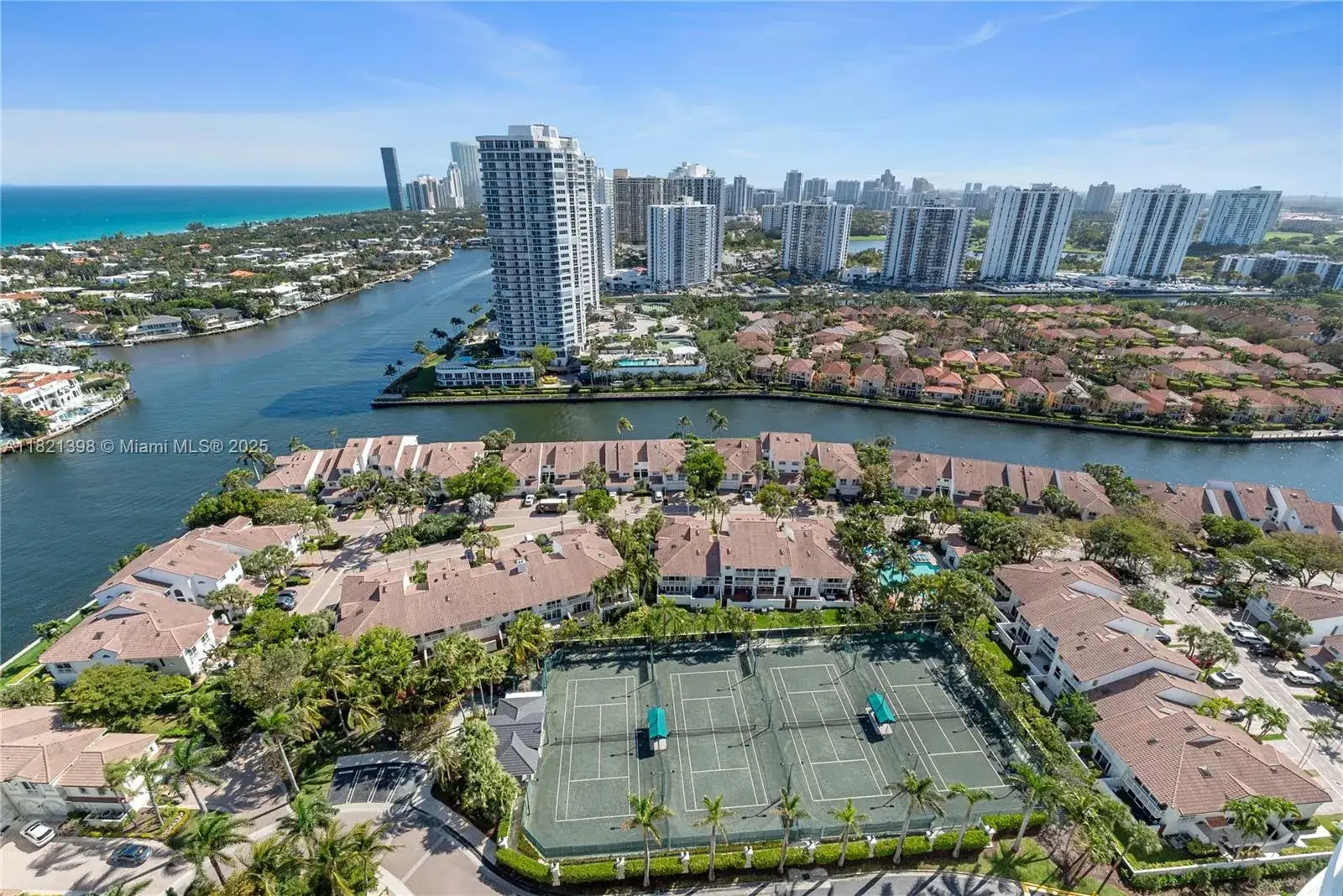 3 bedroom 2 bath Residential for sale at 21050 Point Pl # 2702, Aventura FL 33180