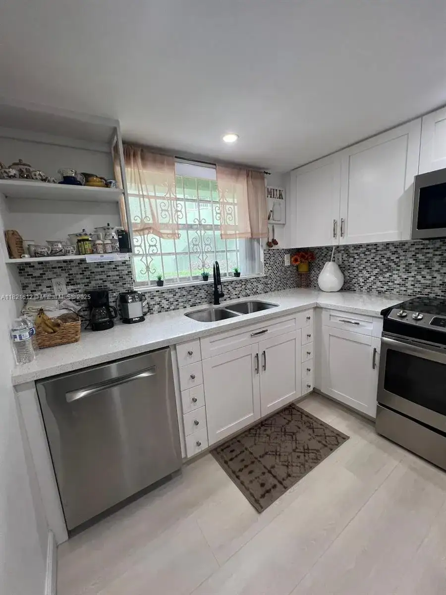 2 bedroom 2 bath Residential Lease for rent at 11183 NW 7th St # 104, Miami FL 33172