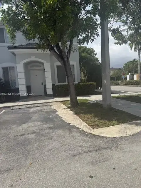 4 bedroom 3 bath Residential Lease for rent at 7337  nw 174  th ter # 107, Miami Lakes FL 33015