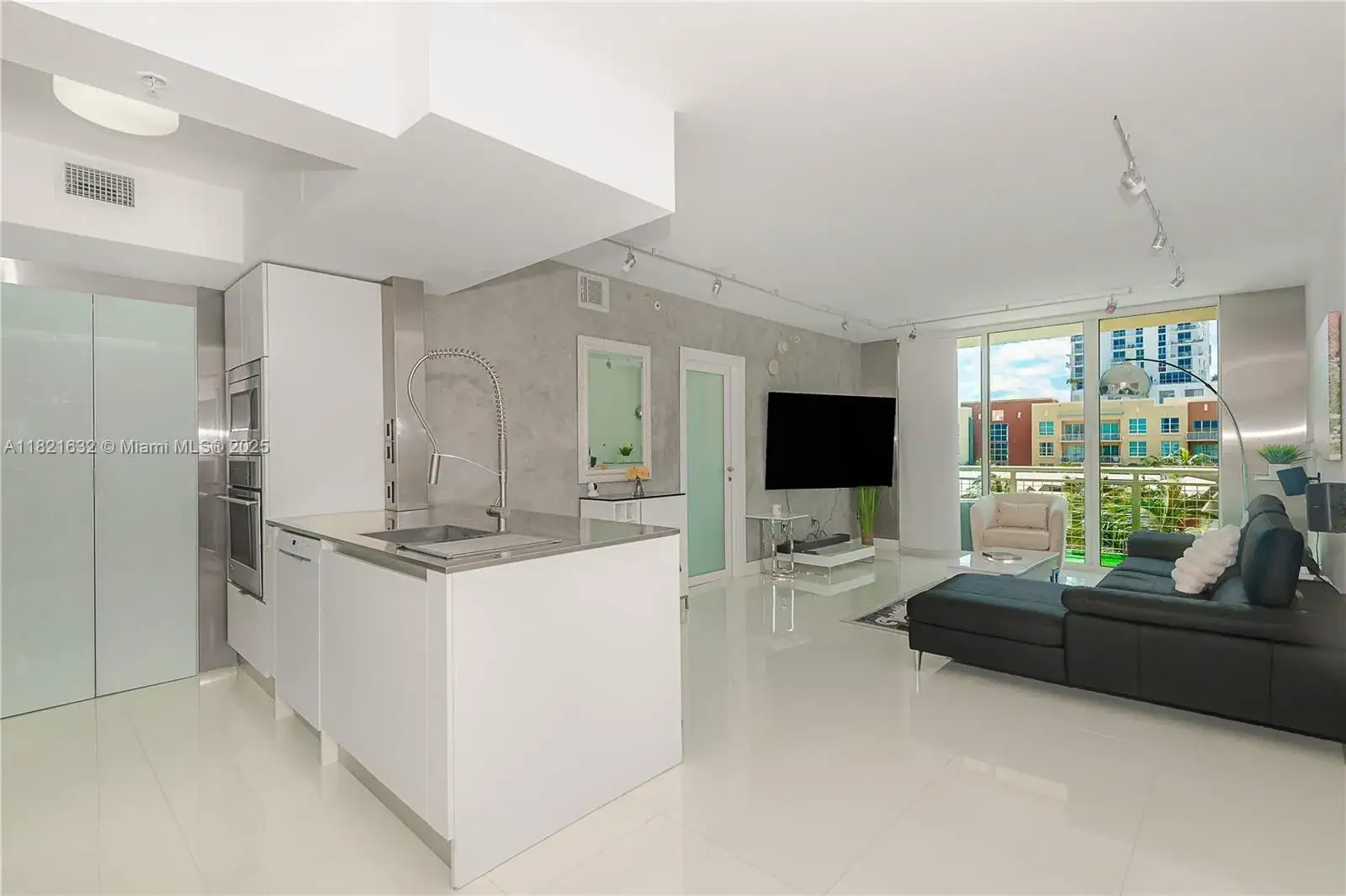 2 bedroom 2 bath Residential for sale at 2000 N Bayshore Dr # 617, Miami FL 33137