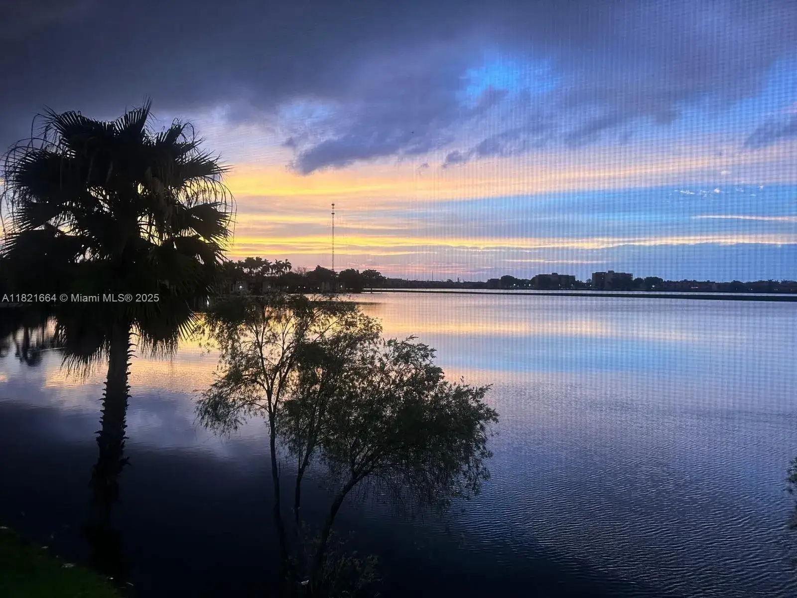 2 bedroom 2 bath Residential Lease for rent at 471 Ives Dairy Rd # 3, Miami FL 33179