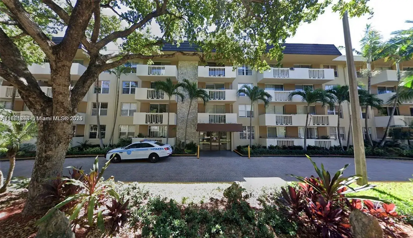 1 bedroom 1 bath Residential for sale at 1800 Sans Souci Blvd # 201, North Miami FL 33181