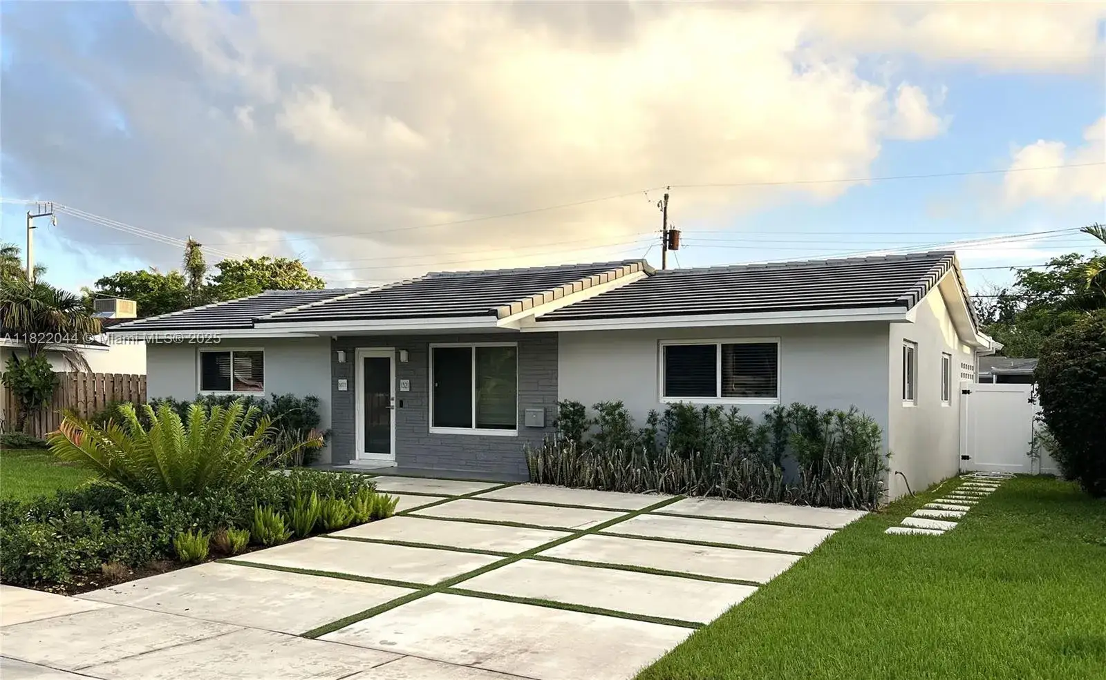 3 bedroom 2 bath Residential for sale at 1321 Garfield St, Hollywood FL 33019