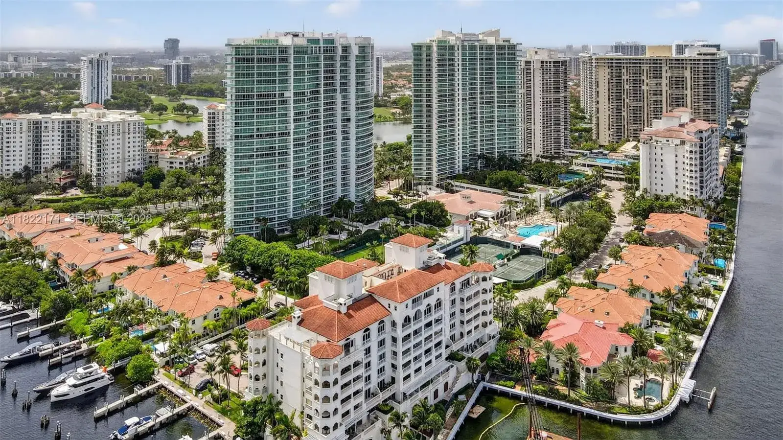 3 bedroom 4 bath Residential Lease for rent at 19925 NE 39th Pl # 404, Aventura FL 33180
