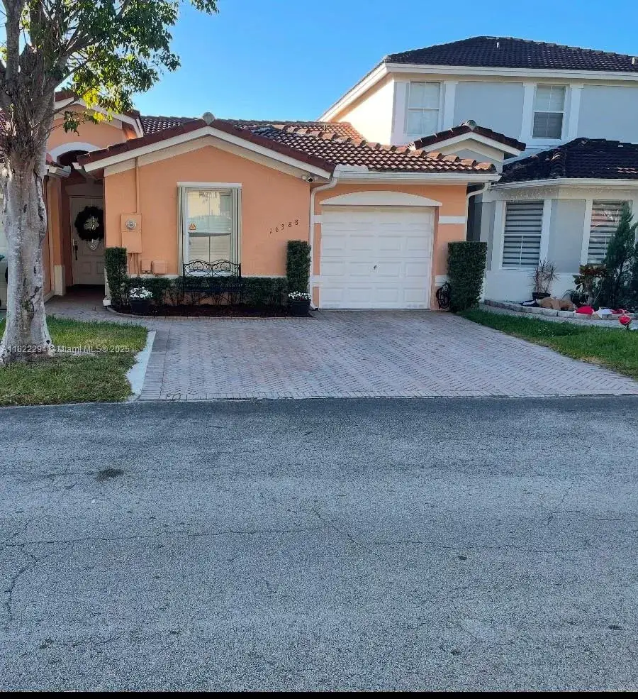 2 bedroom 2 bath Residential for sale at 16388 SW 47th Ter, Miami FL 33185