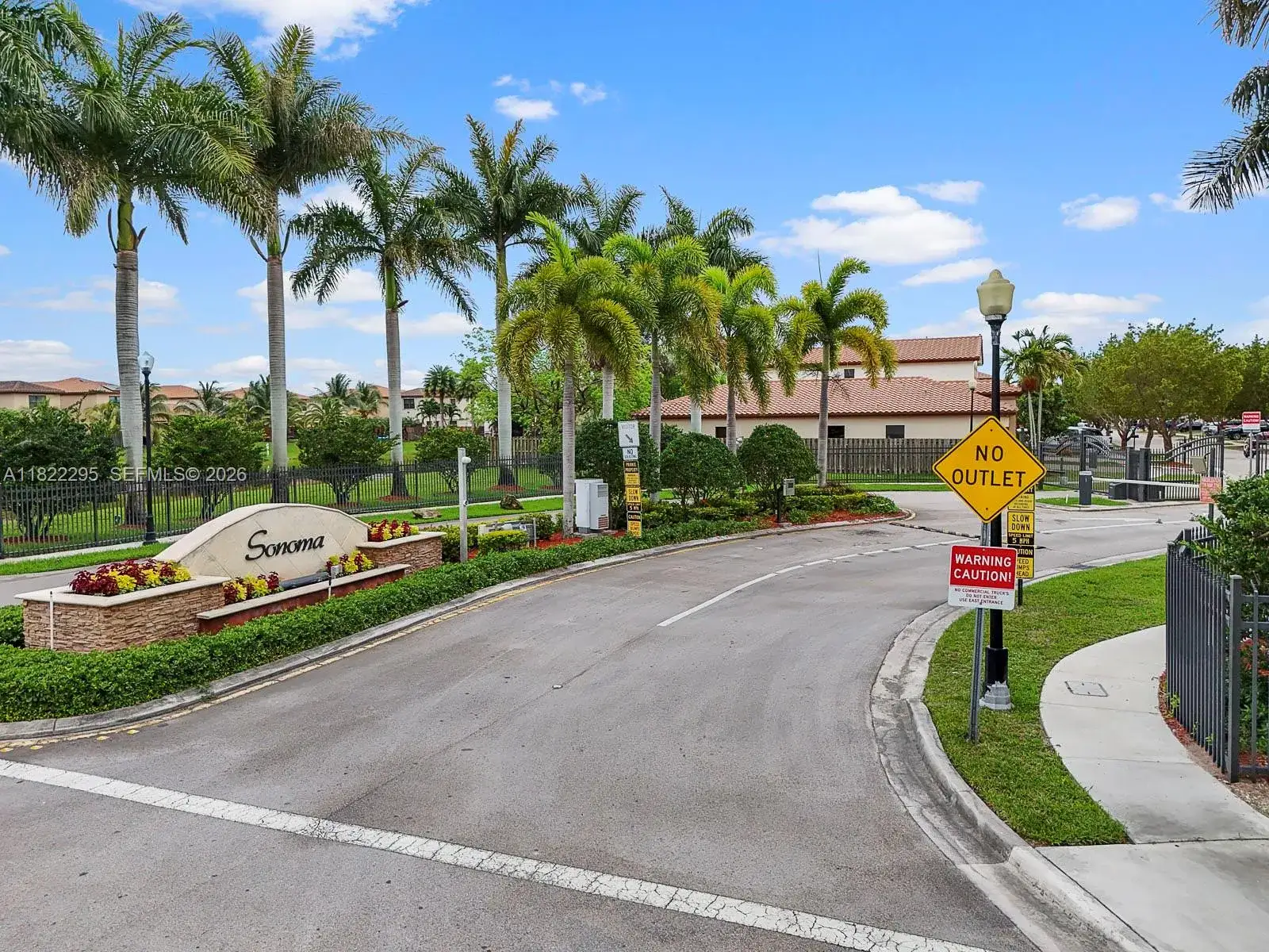 5 bedroom 2 bath Residential for sale at 572 SE 34th Ter, Homestead FL 33033
