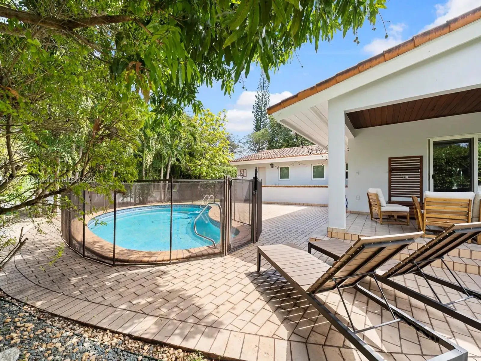 4 bedroom 5 bath Residential for sale at 811 Trascoro Ave, Coral Gables FL 33134