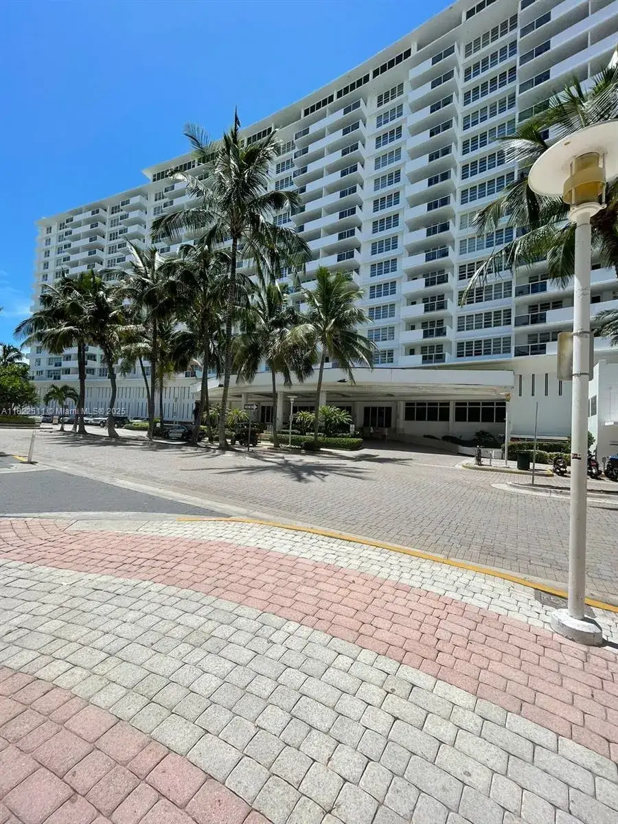 1 bath Residential Lease for rent at 100 Lincoln Rd # 909, Miami Beach FL 33139