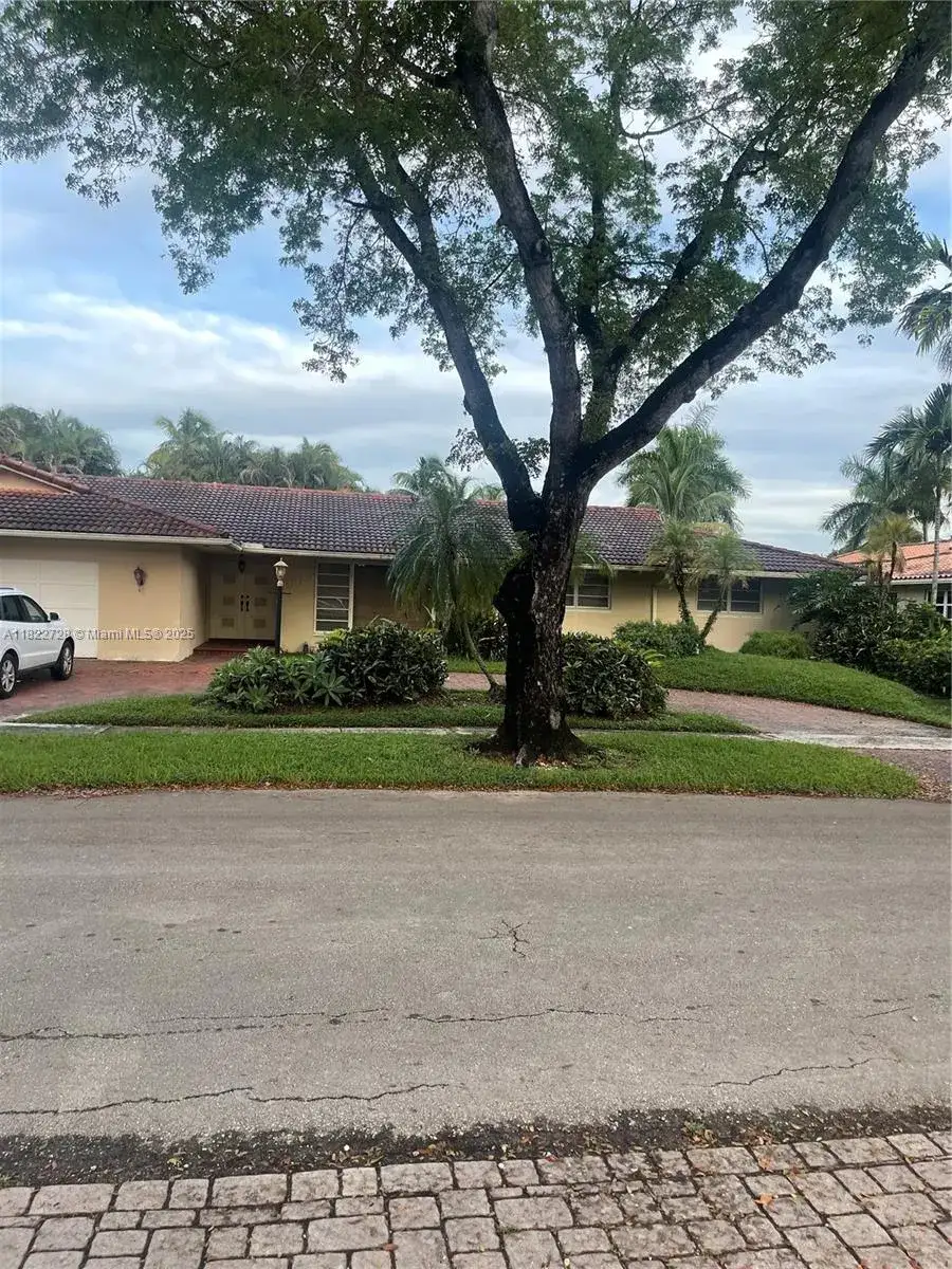 5 bedroom 3 bath Residential for sale at 16120 E Troon Cir, Miami Lakes FL 33014