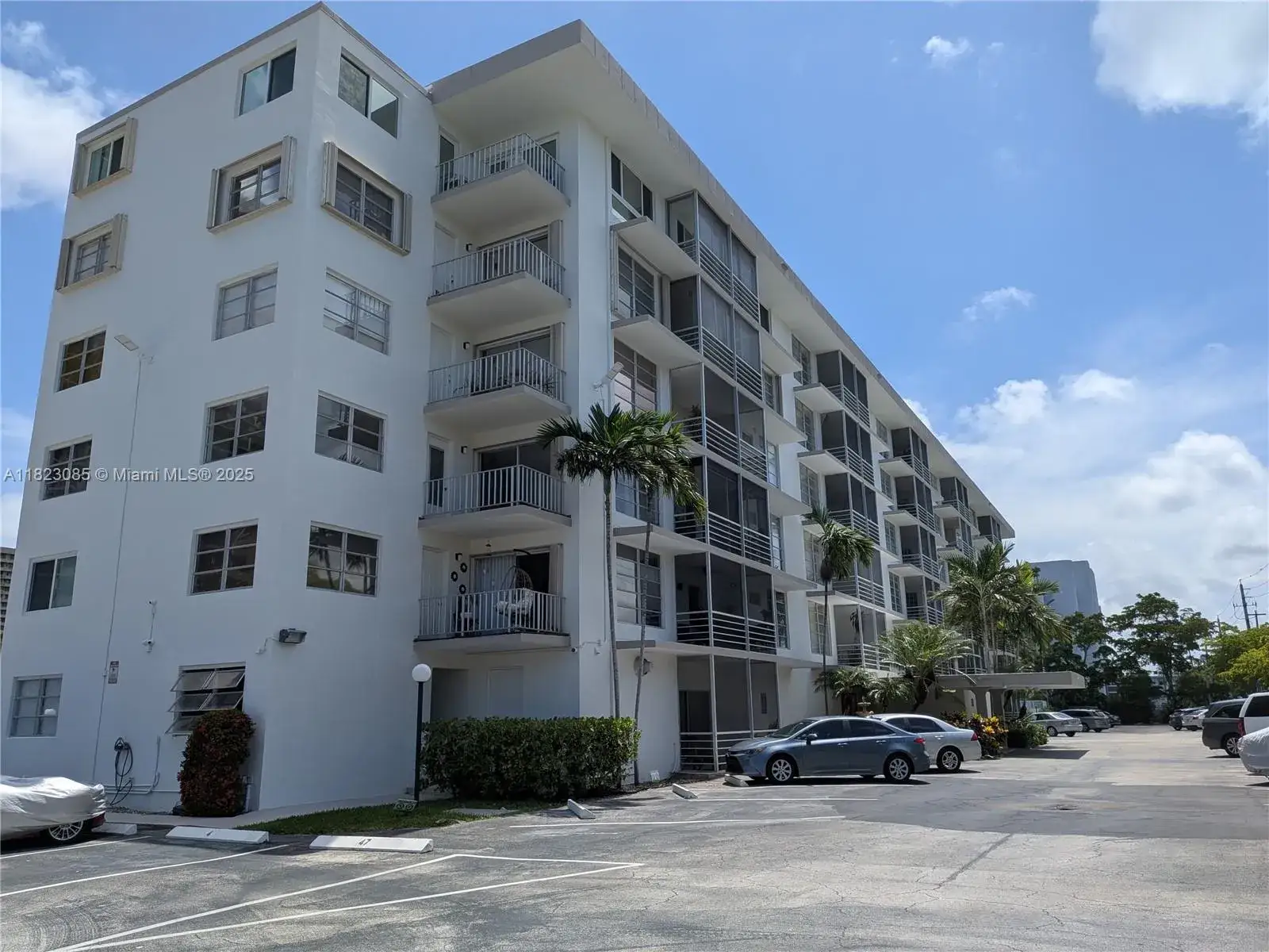 1 bedroom 1 bath Residential Lease for rent at 1750 NE 115th St # 605, Miami FL 33181