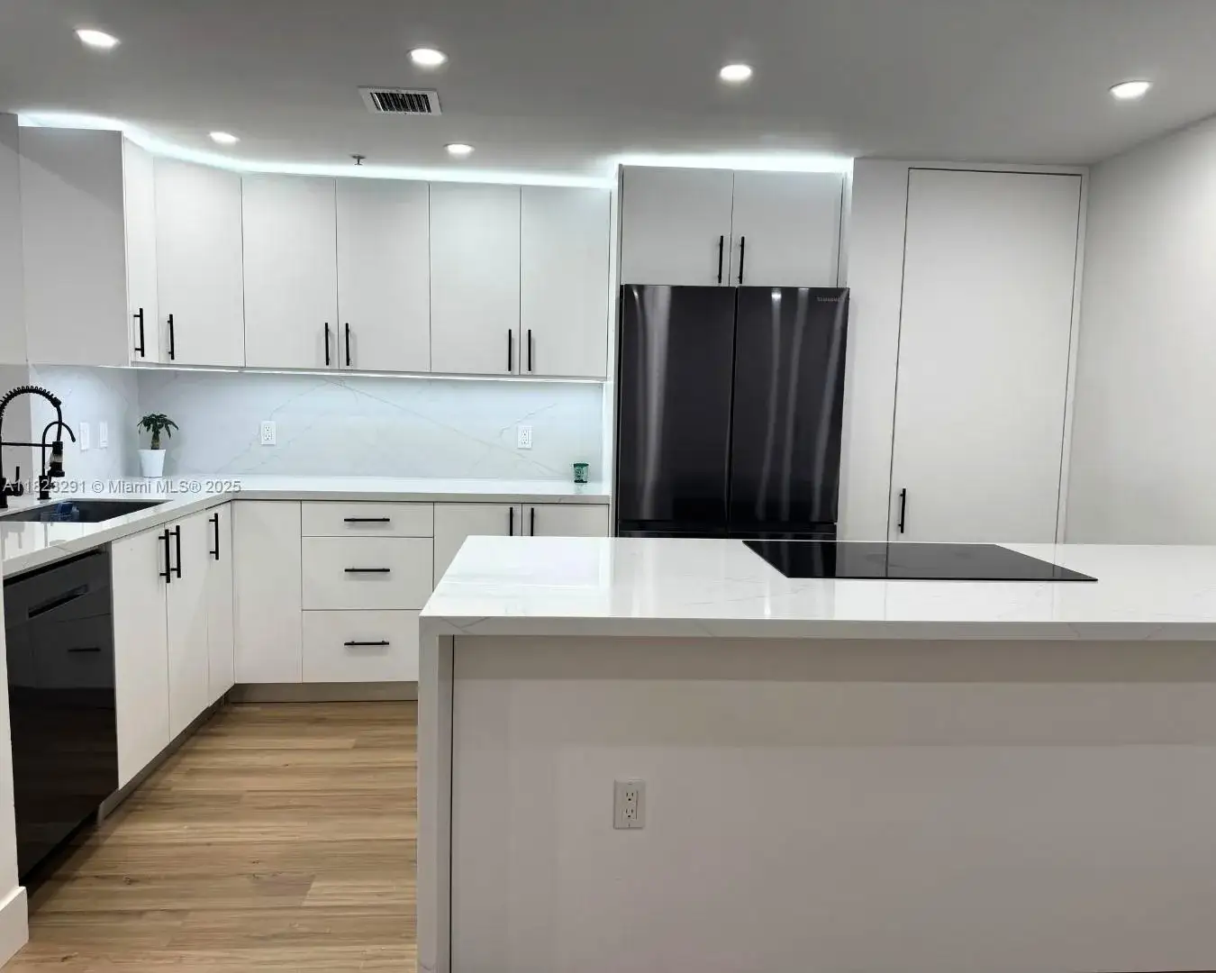 3 bedroom 2 bath Residential Lease for rent at 6630 NW 114th Ave # 1524, Doral FL 33178