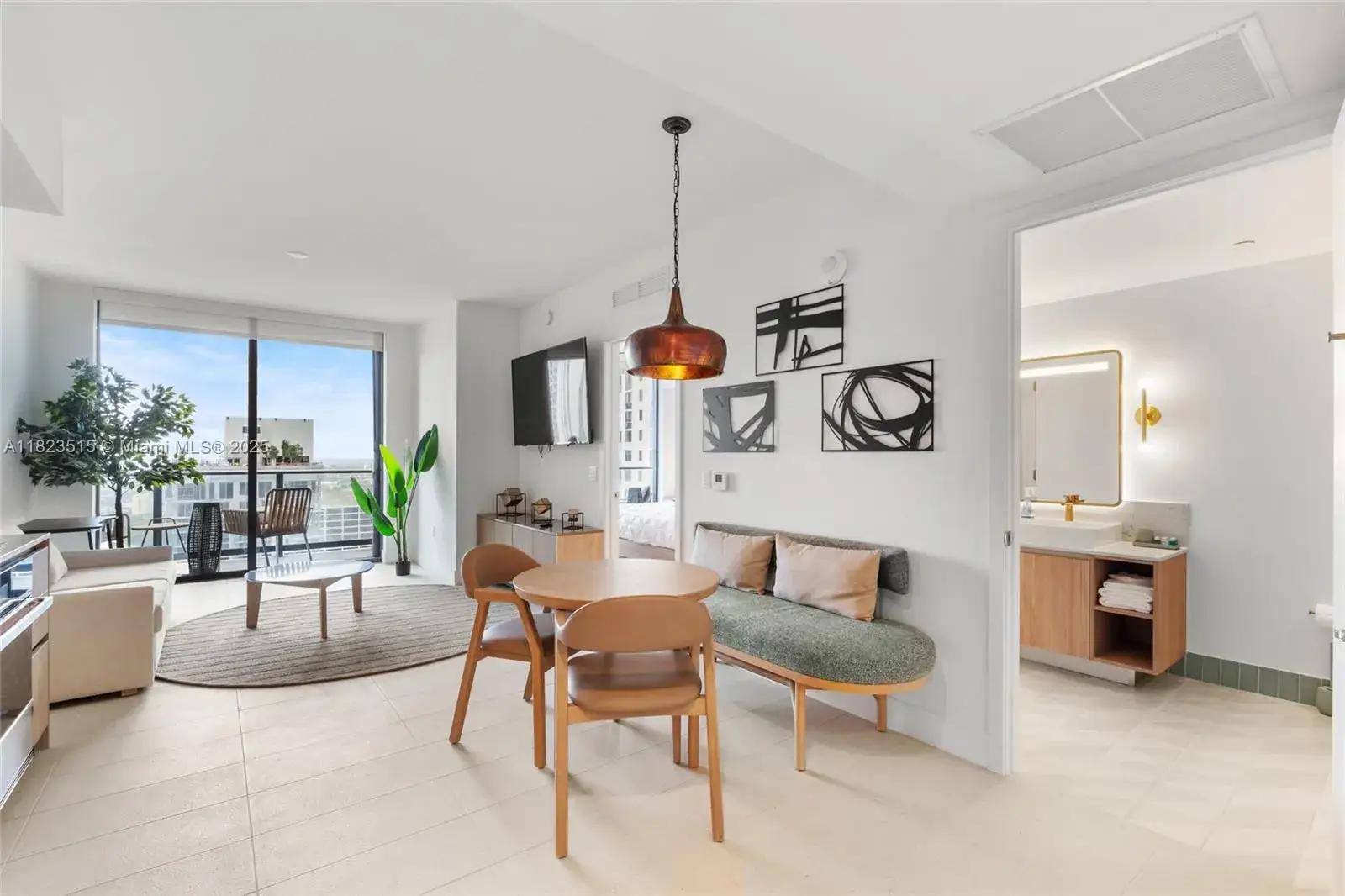 1 bedroom 1 bath Residential for sale at 601 NE 1st Av # 3104, Miami FL 33132