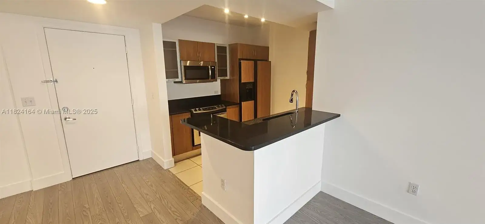 2 bedroom 2 bath Residential for sale at 2775 NE 187th St # 424, Aventura FL 33180