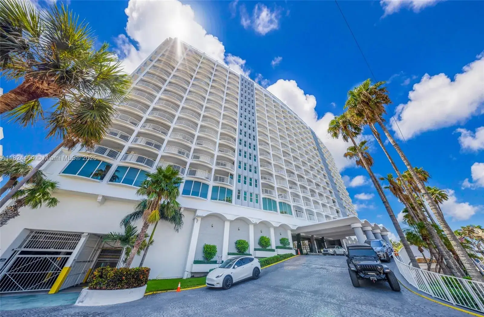2 bedroom 2 bath Residential for sale at 5401 Collins Ave # 419, Miami Beach FL 33140