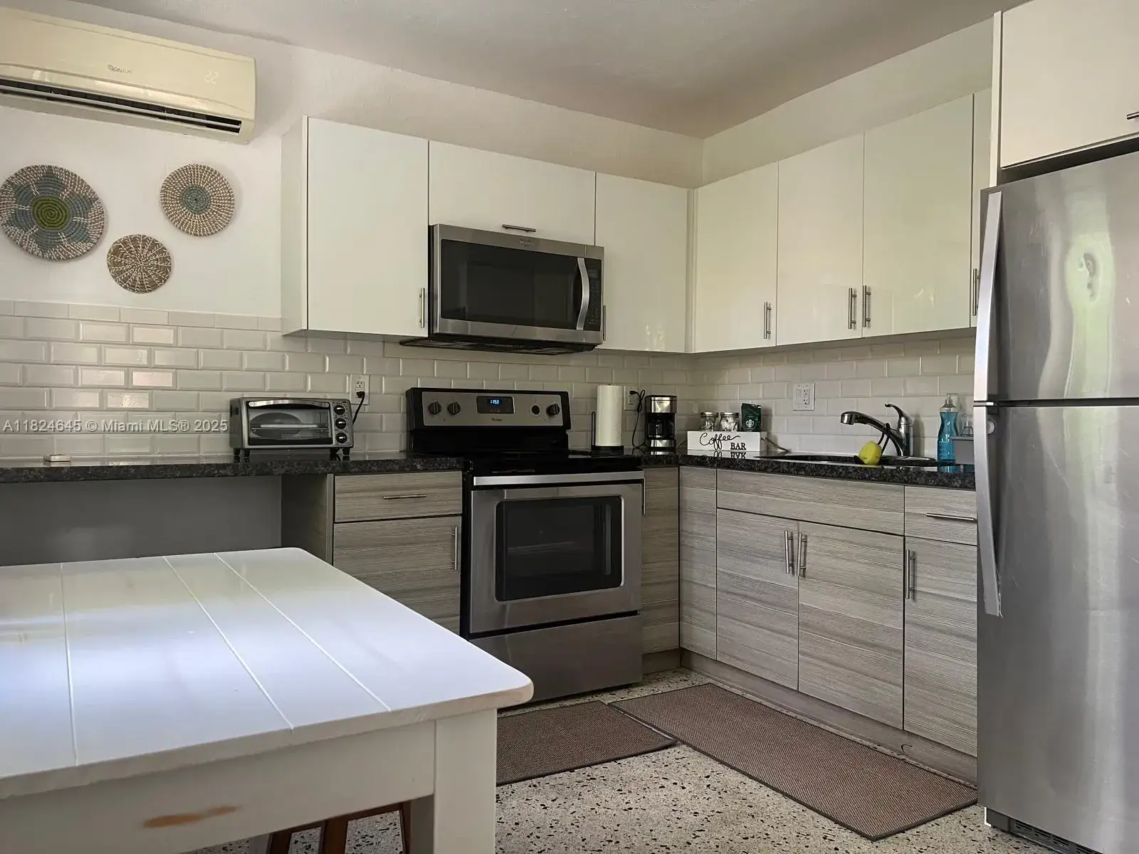 1 bedroom 1 bath Residential Lease for rent at 1736 SW 3rd St # 3, Miami FL 33135